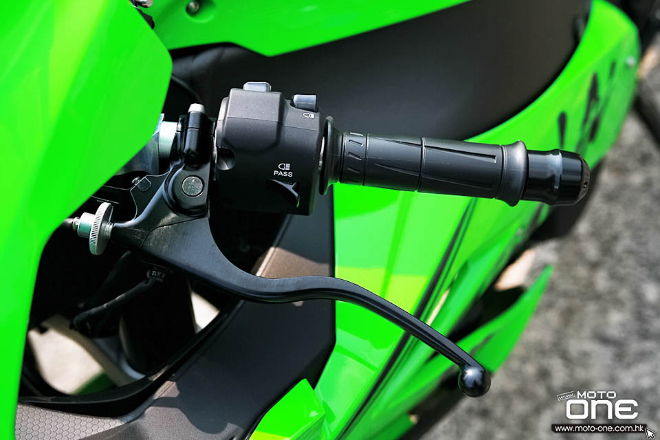 2019 KAWASAKI ZX-10RR TEST