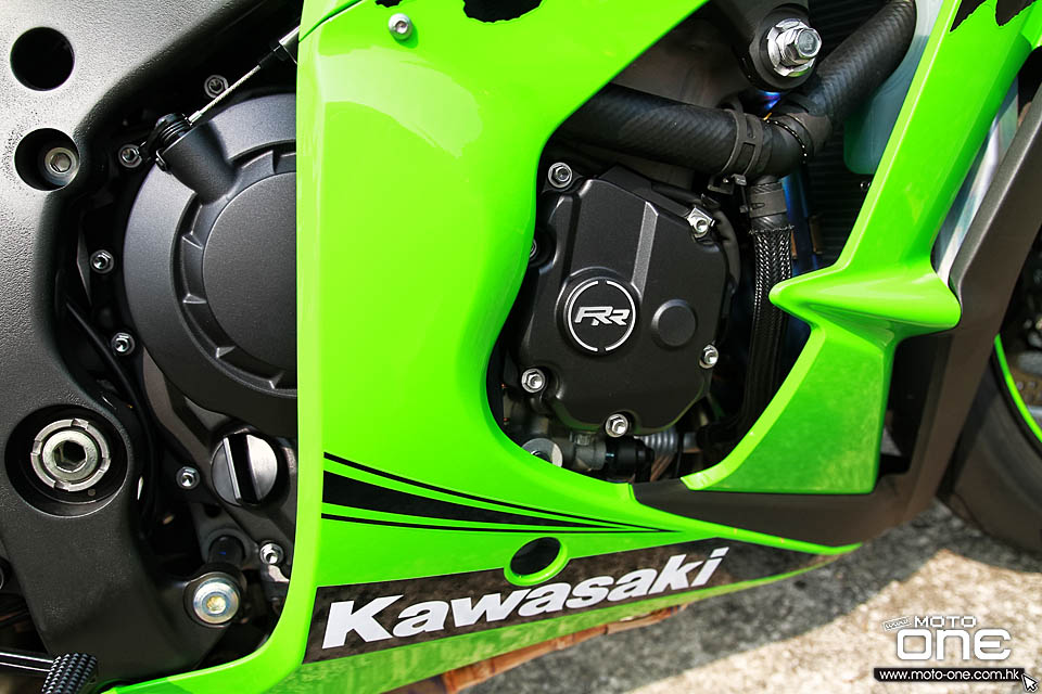 2019 KAWASAKI ZX-10RR TEST