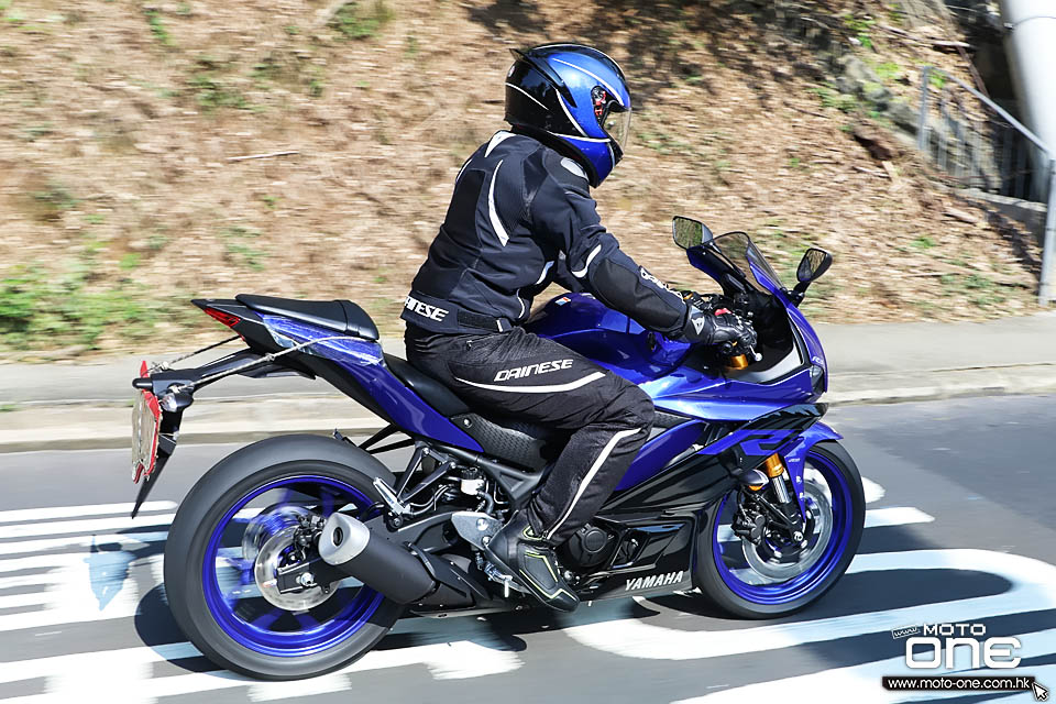 2019 YAMAHA YZF R3 TEST