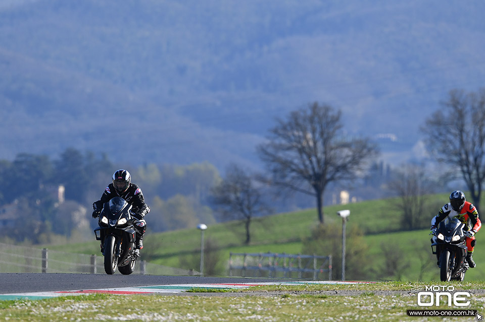 aprilia rsv4 1100 factory