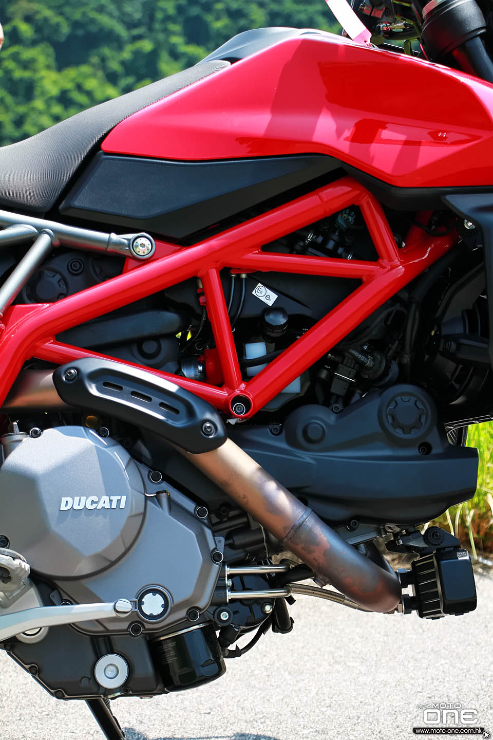 2019 DUCATI HYPERMOTARD 950