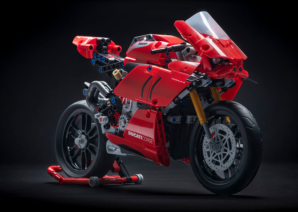 2020_Ducati Panigale V4 R LEGO