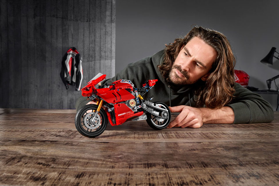 2020_Ducati Panigale V4 R LEGO