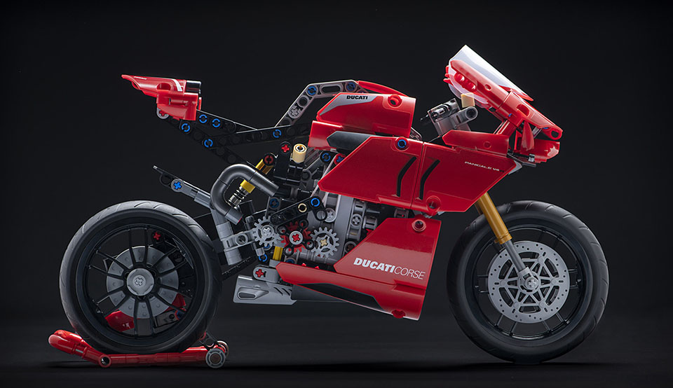 2020_Ducati Panigale V4 R LEGO