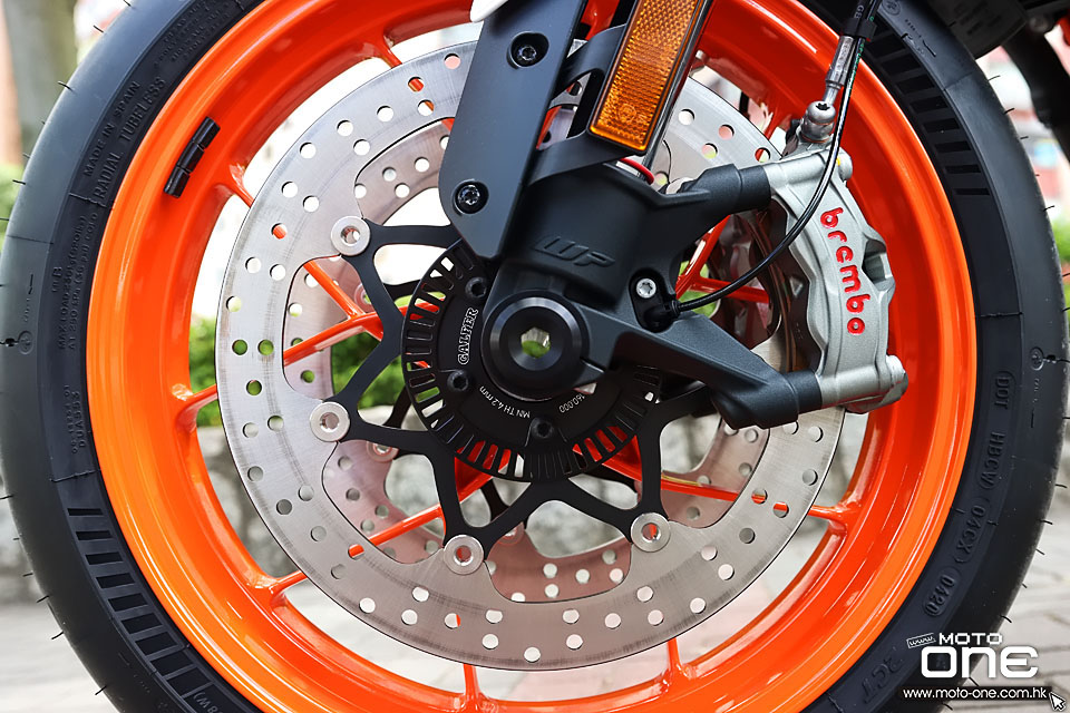 2020 KTM 890 Duke R