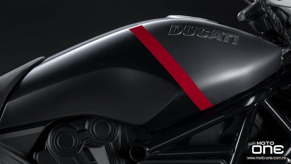 2021_DUCATI_XDiavel