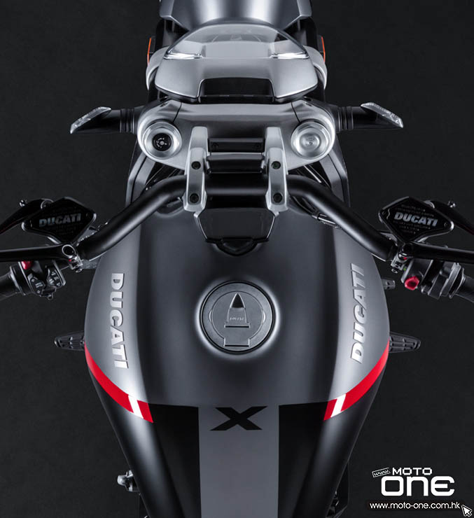 2021_DUCATI_XDiavel