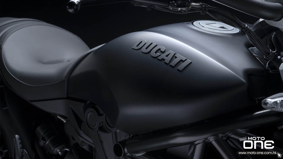 2021_DUCATI_XDiavel