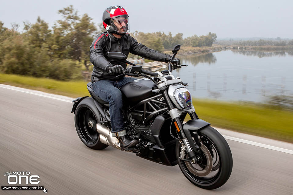 2021_DUCATI_XDiavel