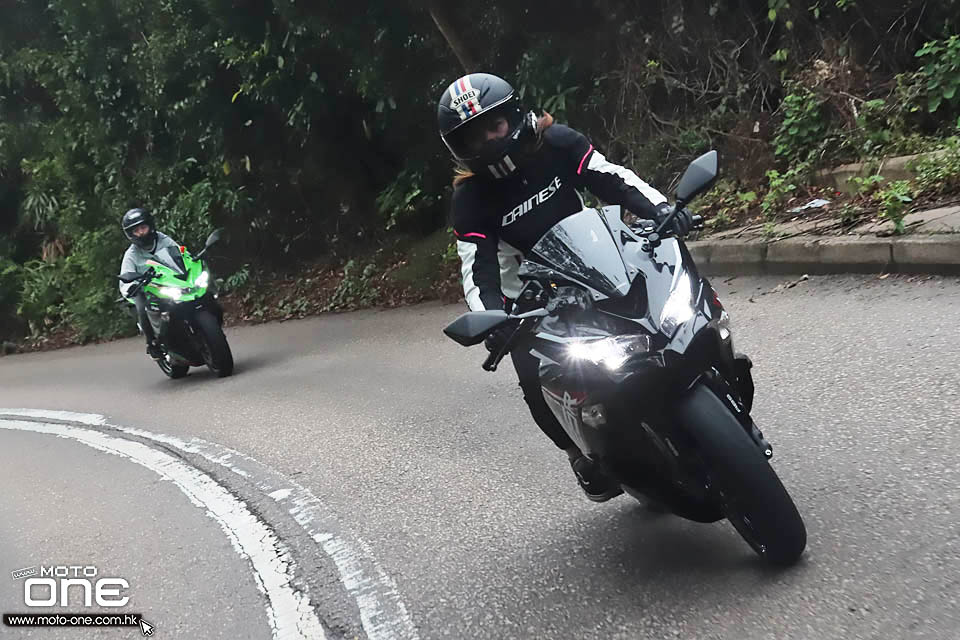 2021 KAWASAKI ZX-25R RIDING