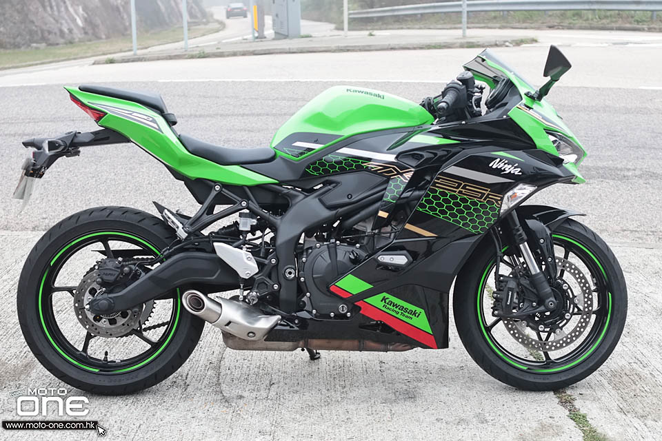 2021 KAWASAKI ZX-25R RIDING