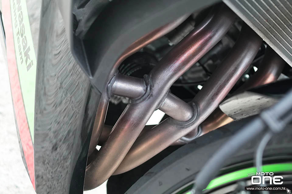 2021 KAWASAKI ZX-25R RIDING