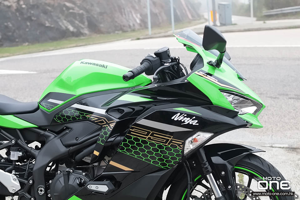 2021 KAWASAKI ZX-25R RIDING