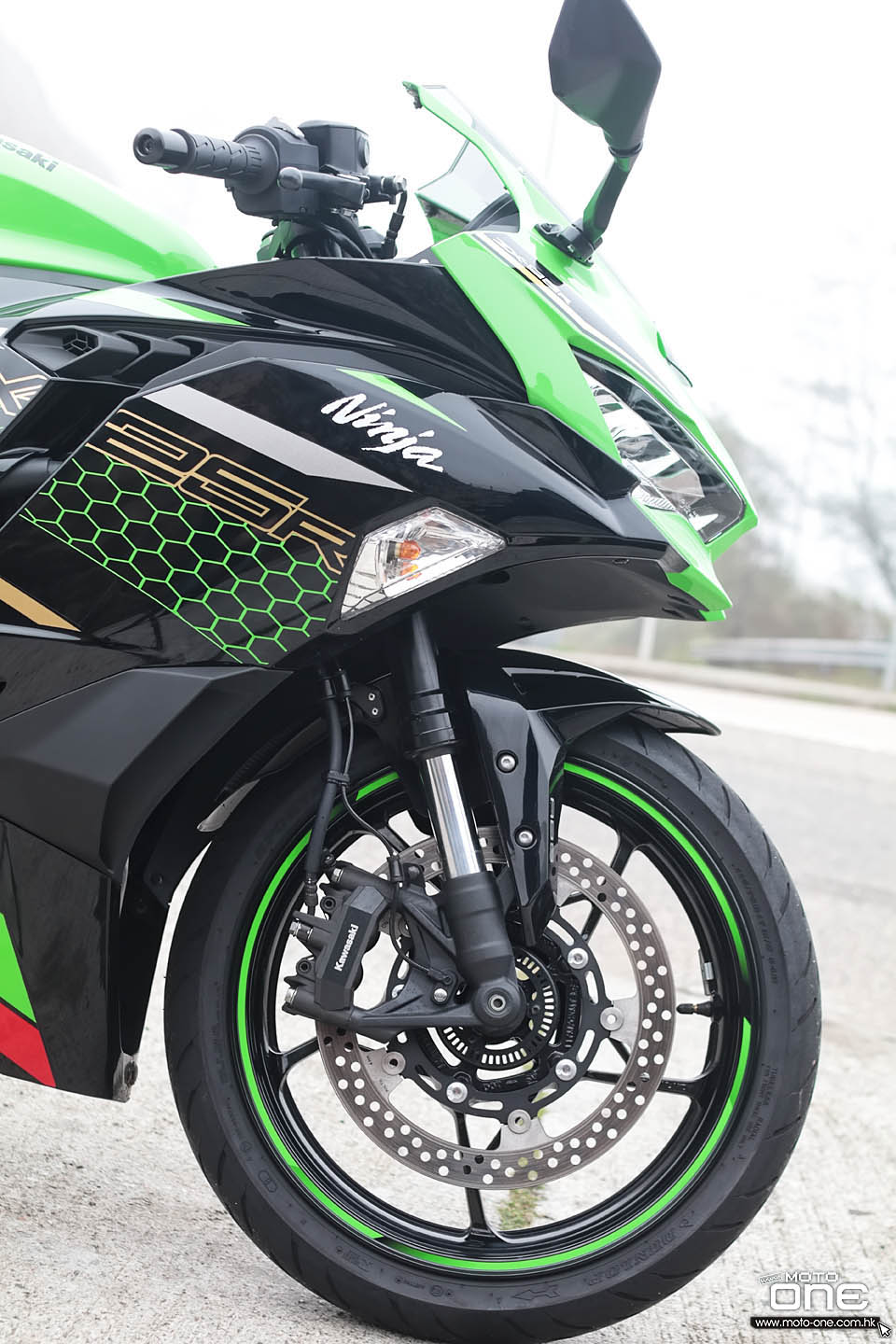 2021 KAWASAKI ZX-25R RIDING