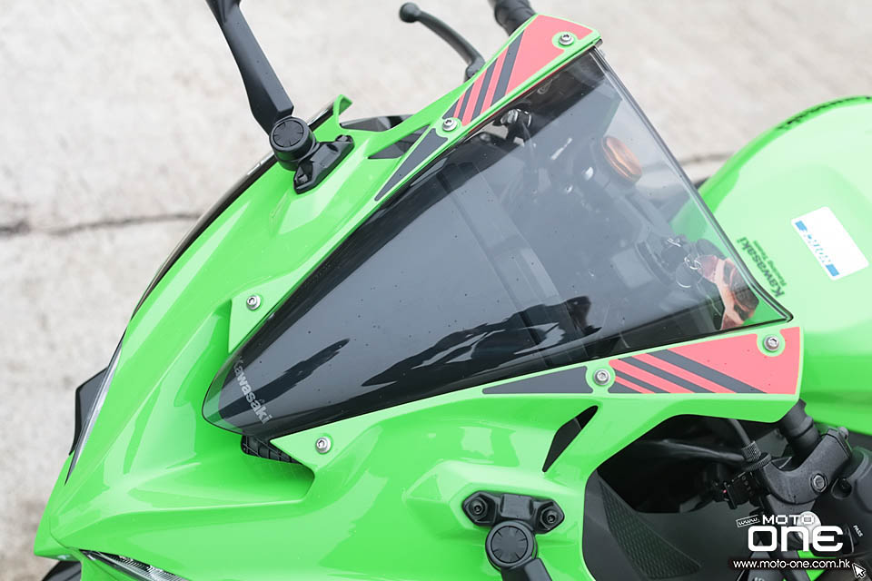 2021 KAWASAKI ZX-25R RIDING