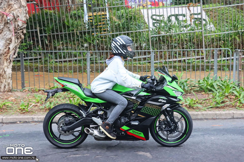 2021 KAWASAKI ZX-25R RIDING