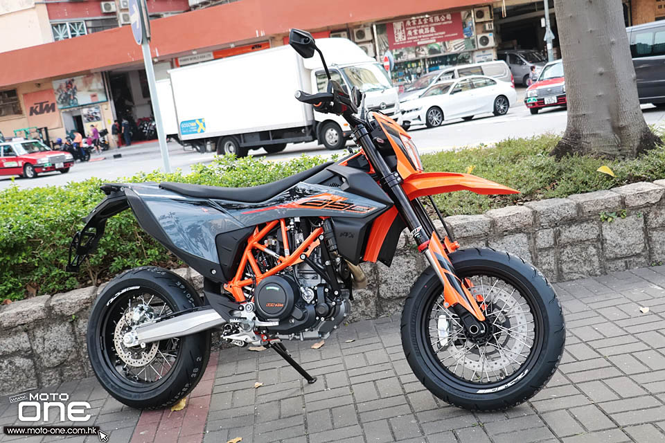 2021 KTM 690 SMC R