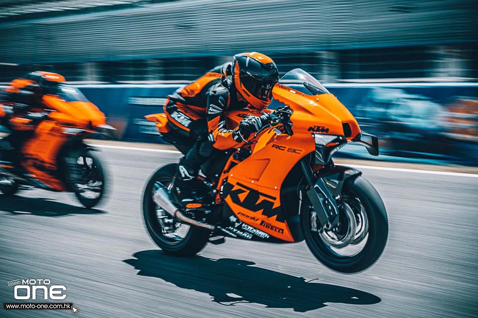 2022 KTM RC-8C track