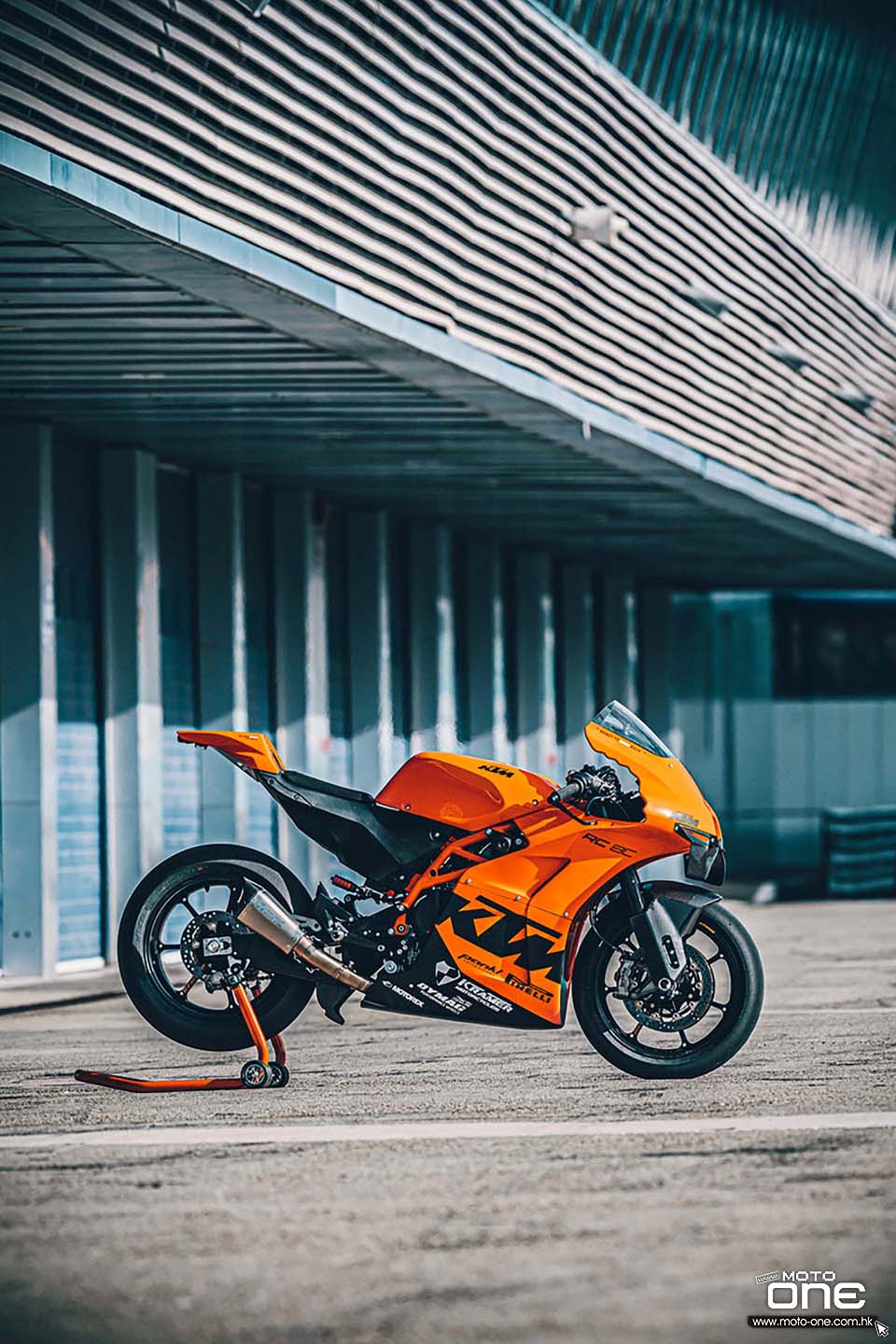 2022 KTM RC-8C track