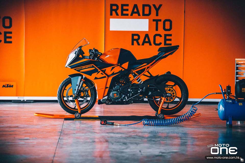 2022 KTM RC390