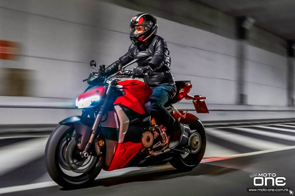 2022 Ducati Streetfighter V2