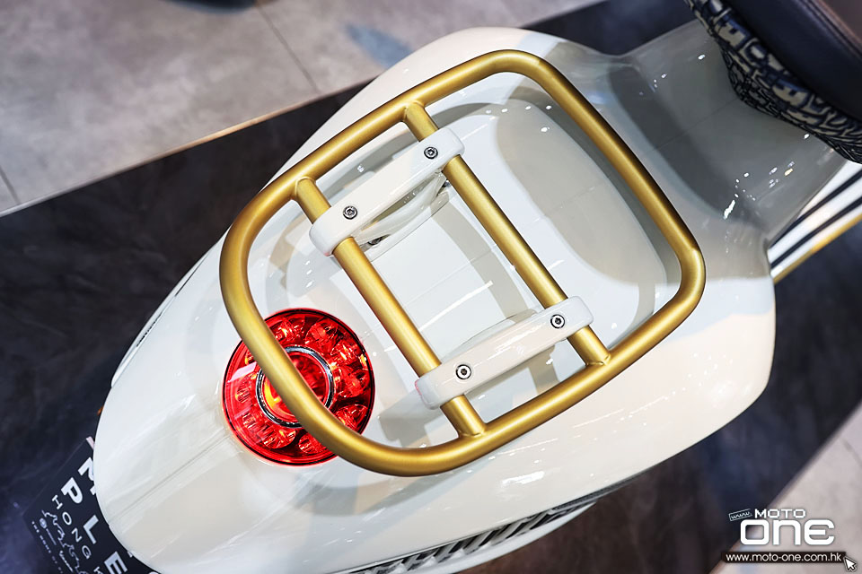 2021 Vespa 946 Christian Dior
