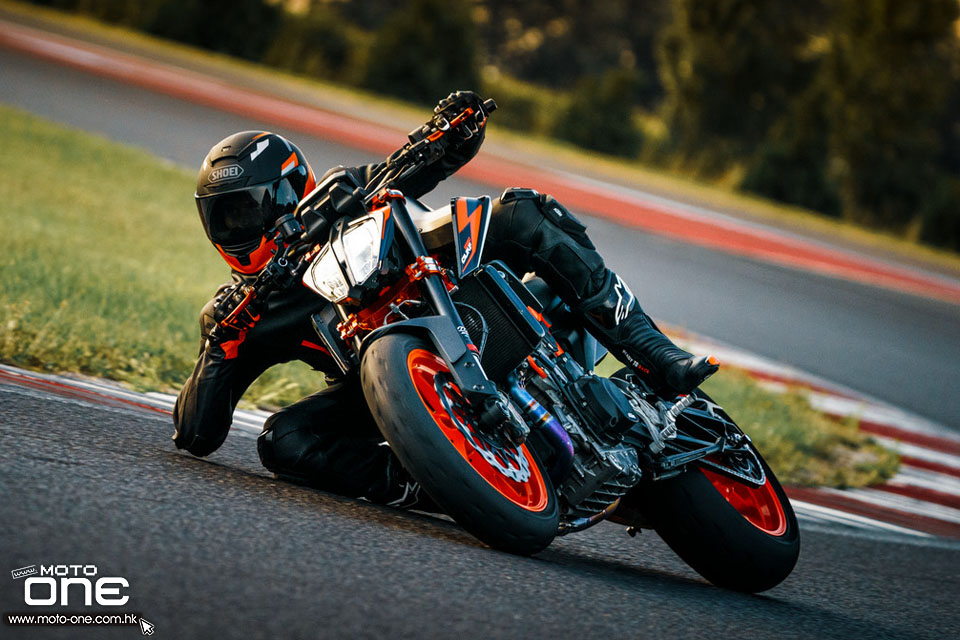 2022 KTM 890 DUKE R