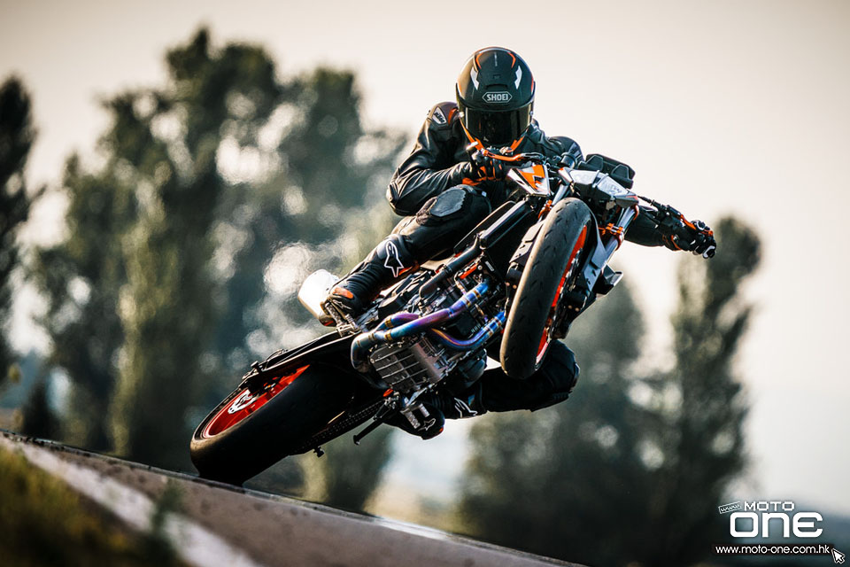 2022 KTM 890 DUKE R