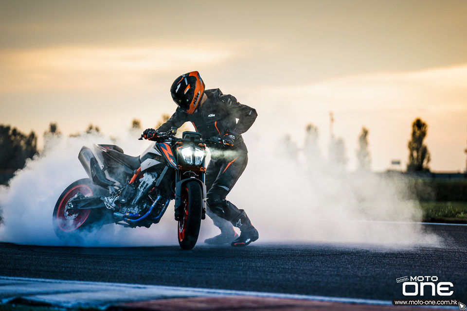 2022 KTM 890 DUKE R