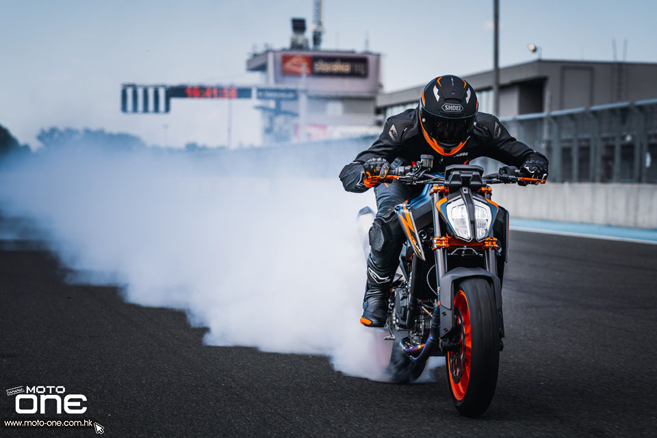 2022 KTM 890 DUKE R