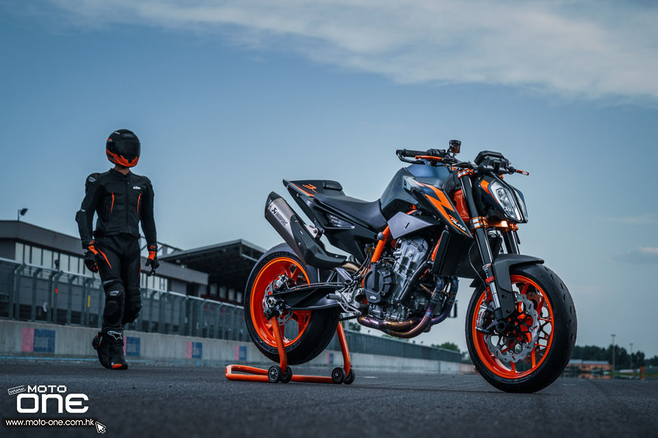 2022 KTM 890 DUKE R