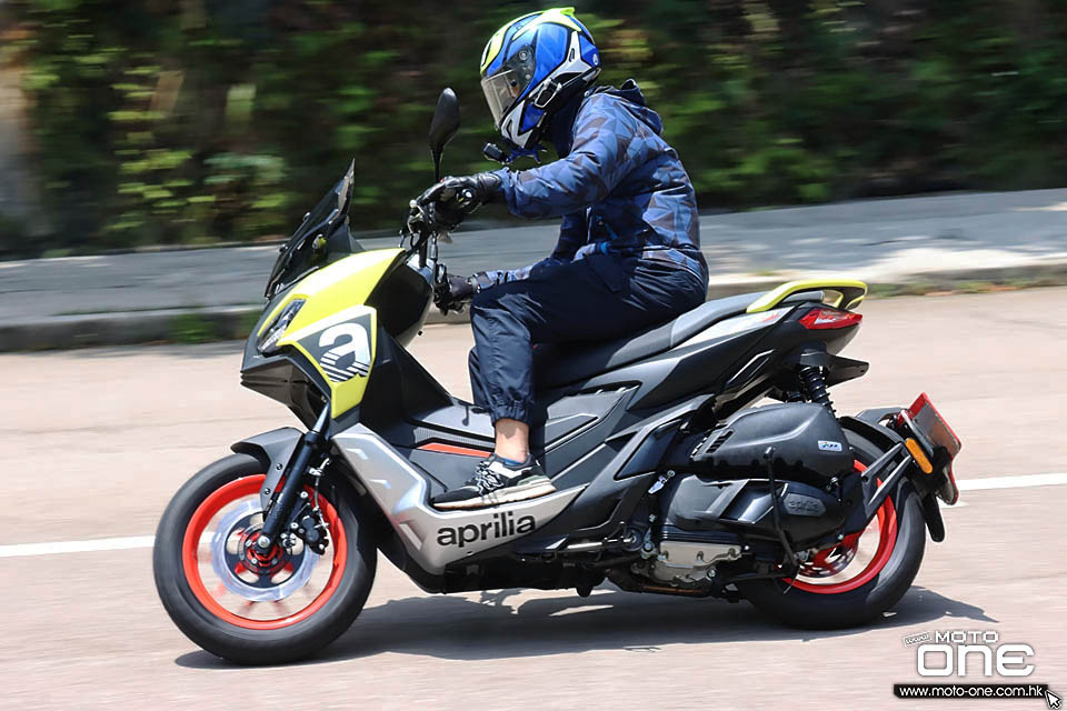 2022 APRILIA SR-GT 200