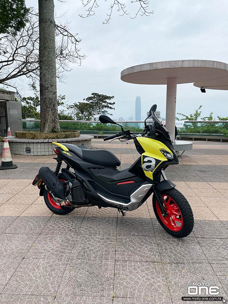 2022 APRILIA SR-GT 200