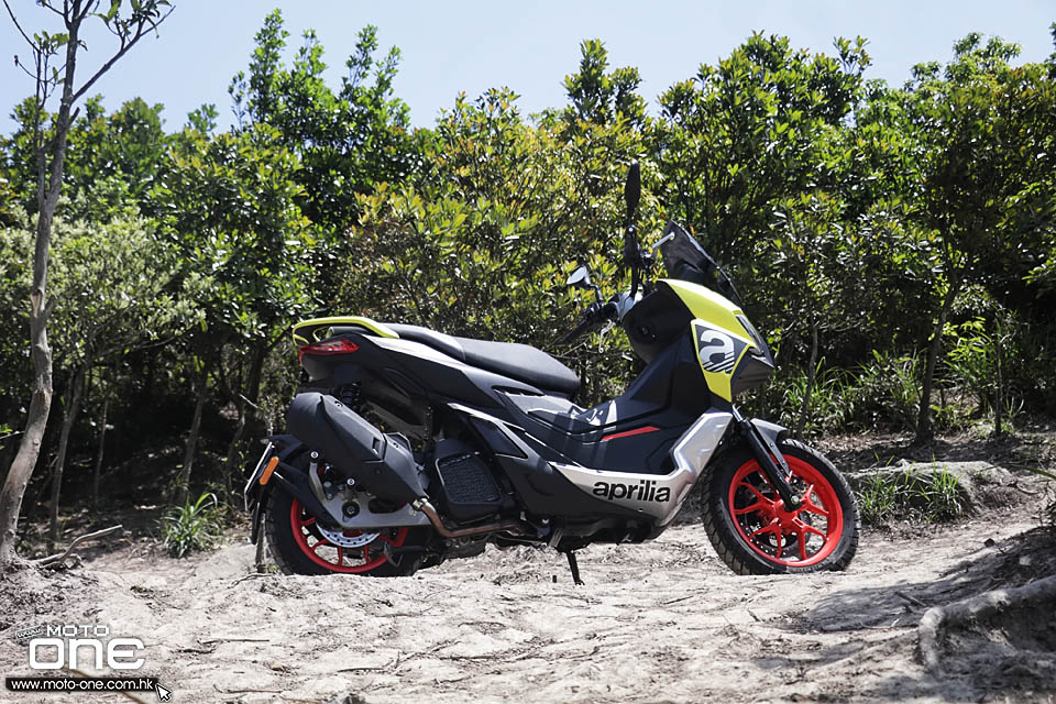 2022 APRILIA SR-GT 200