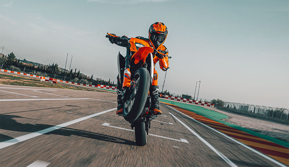 2025_KTM 390 SMC R