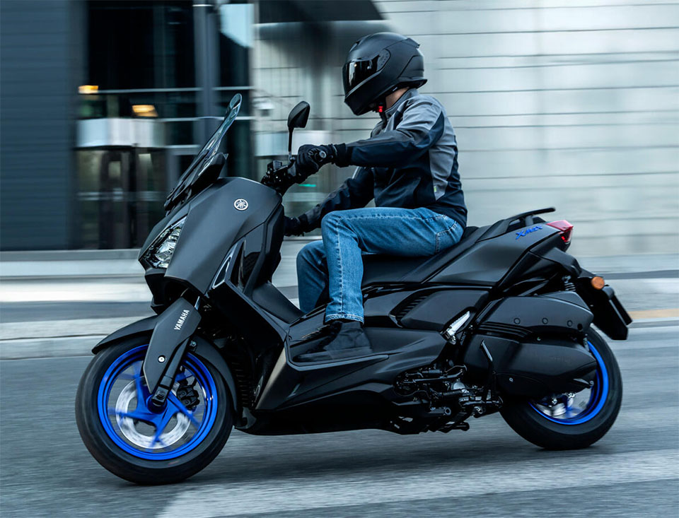 2025_YAMAHA XMAX 300 TECH MAX+