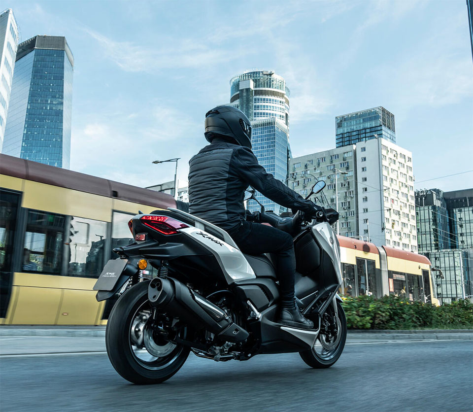 2025_YAMAHA XMAX 300 TECH MAX+