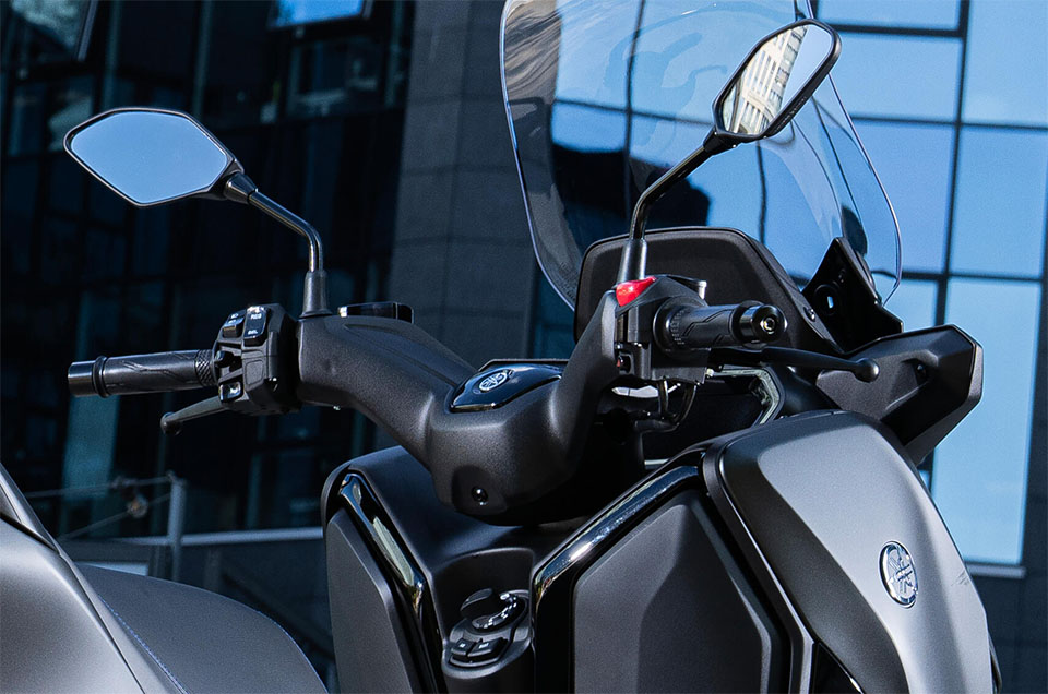 2025_YAMAHA XMAX 300 TECH MAX+