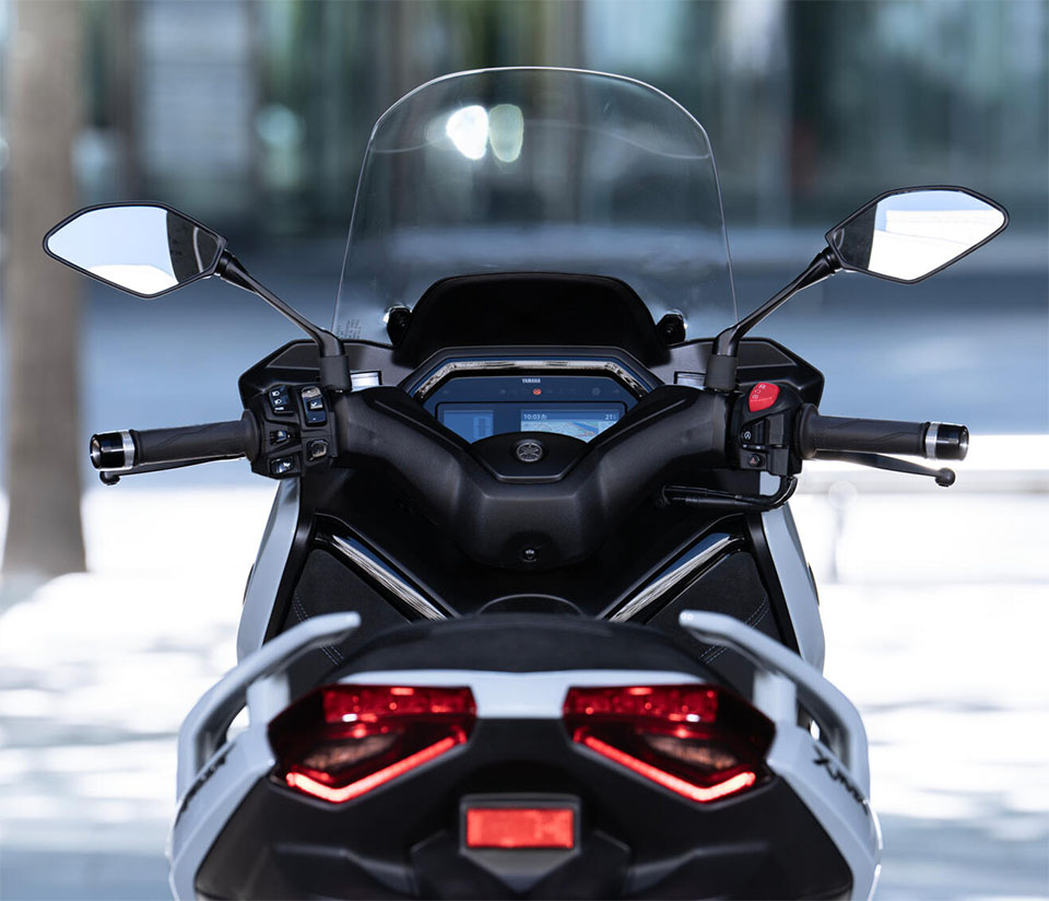 2025_YAMAHA XMAX 300 TECH MAX+