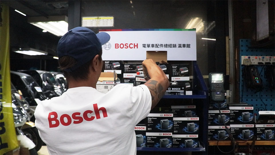 地址：香港九龍土瓜灣道94號美華工業中心B3地下 電話：852-2712-6779  Michelin      