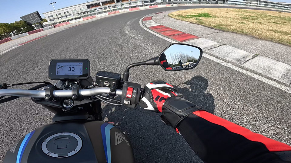 2026 HONDA CB400SF